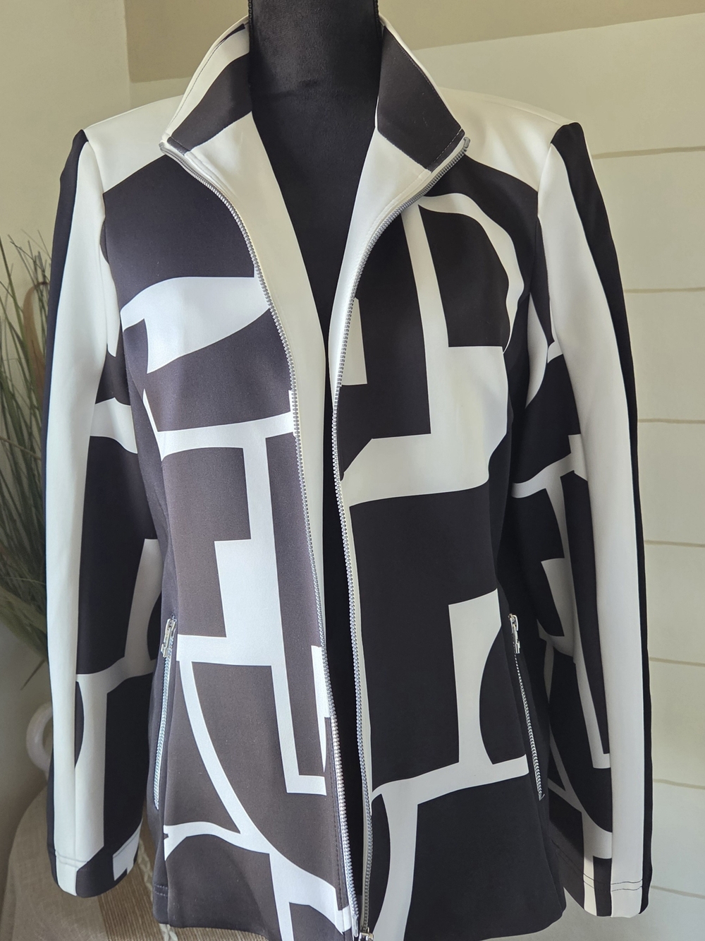 I'CONA European Geometric Blazer  14 Monochromatic Stretch Art To Wear Jacket